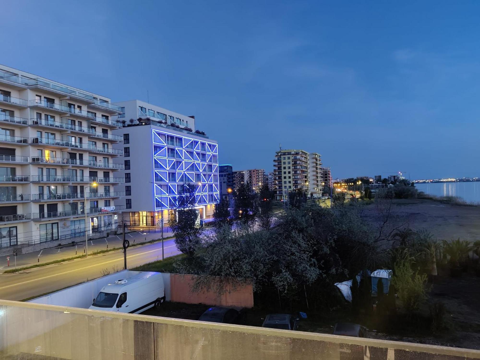 Koya Tower By The Lake Apartments Mamaia Eksteriør billede